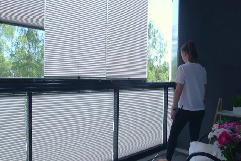 KATLANIR CAM BALKON PERDESİ GLASS BALCONY PLAETED SHADES