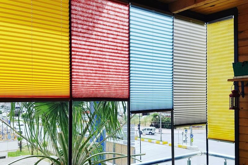KATLANIR CAM BALKON PERDESİ GLASS BALCONY PLAETED SHADES