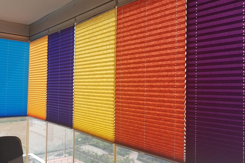 KATLANIR CAM BALKON PERDESİ GLASS BALCONY PLAETED SHADES